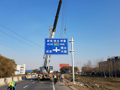 泰州泰州道路护栏网网片该如何进行正确的选购呢？
