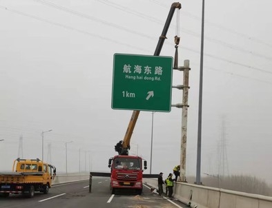 泰州泰州悬臂式交通标志杆
